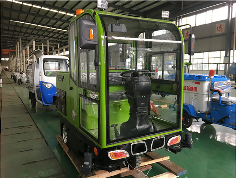 程力威三轮全封闭五刷电动扫地车